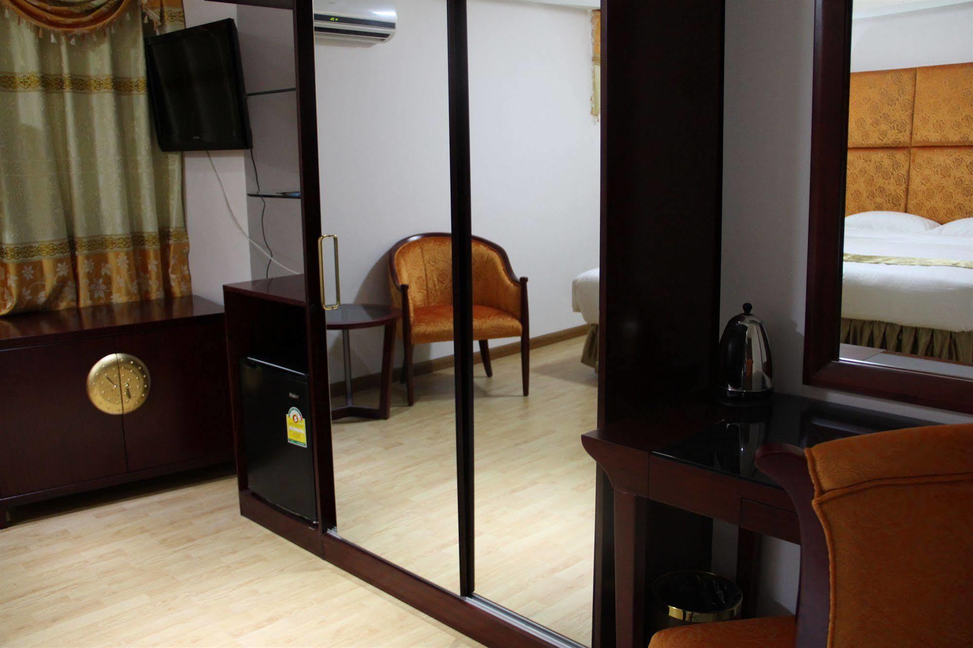 The Privi Suites Паттая Екстер'єр фото